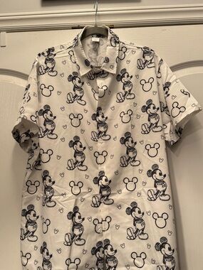 NWT- Men's White Mickey Mouse Sketch Short-Sleeve Button-Up Shirt
